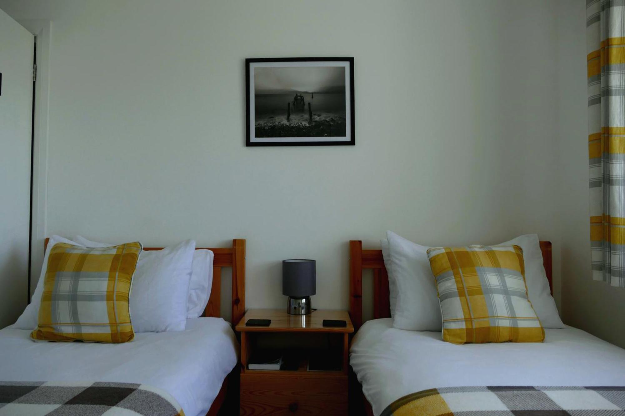 Black Sheep Bunkhouse Fort William Exterior photo